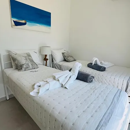 The Villa, Perigiali - Luxury Beachfront ニドリ