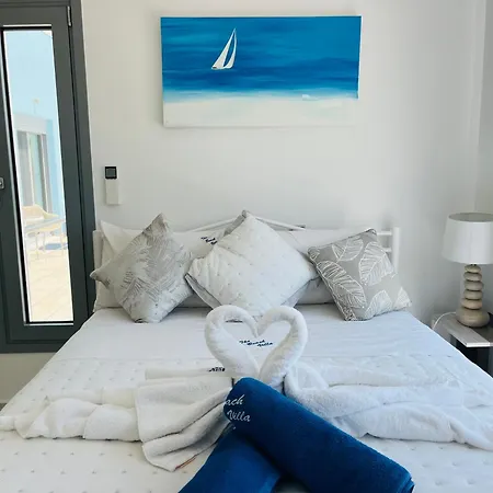 The Villa, Perigiali - Luxury Beachfront ニドリ
