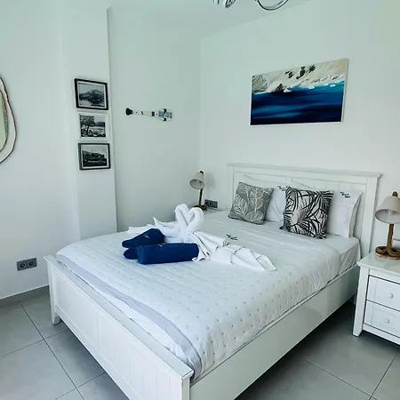 The Villa, Perigiali - Luxury Beachfront *