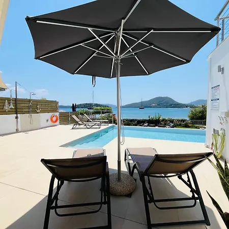 The Villa, Perigiali - Luxury Beachfront ヴィラ ニドリ