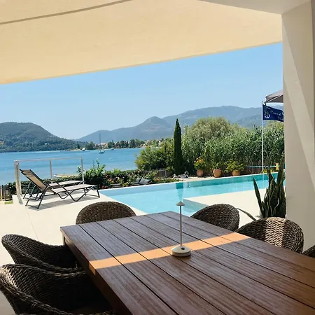 The Villa, Perigiali - Luxury Beachfront ヴィラ ニドリ