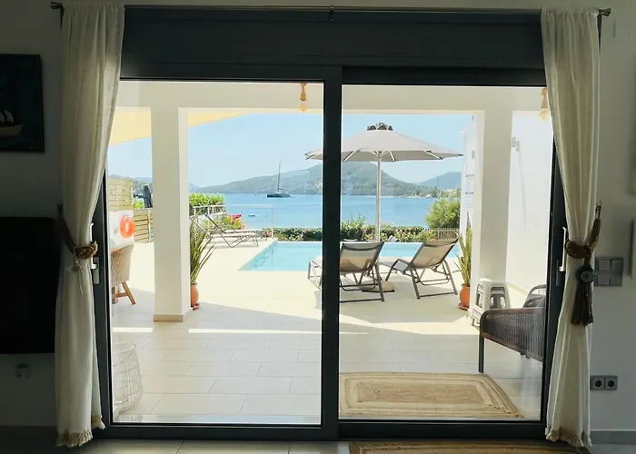 Villa The Villa, Perigiali - Luxury Beachfront *