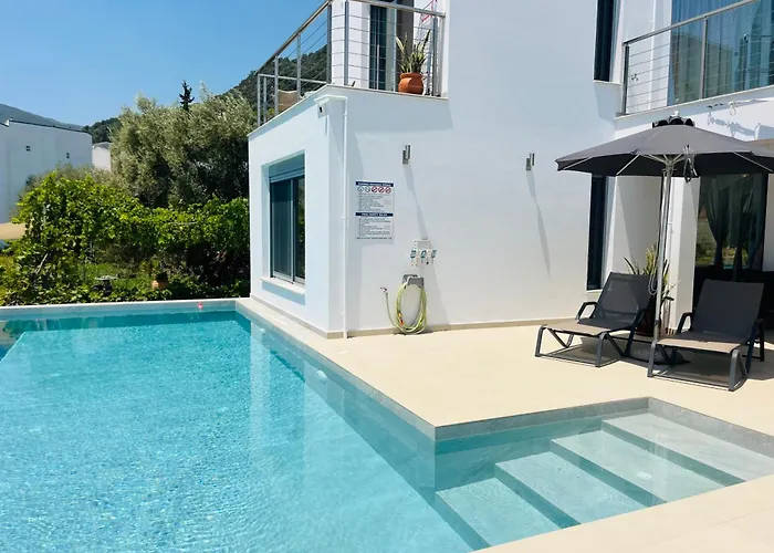 The Villa, Perigiali - Luxury Beachfront Nydri (Lefkada)