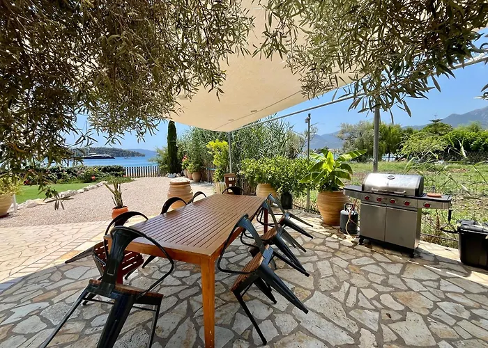 The Villa, Perigiali - Luxury Beachfront * Nydri (Lefkada)