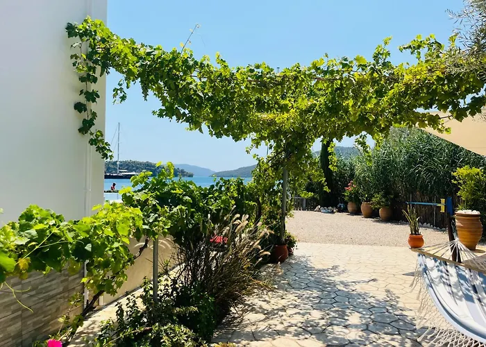 The Villa, Perigiali - Luxury Beachfront Nydri (Lefkada)